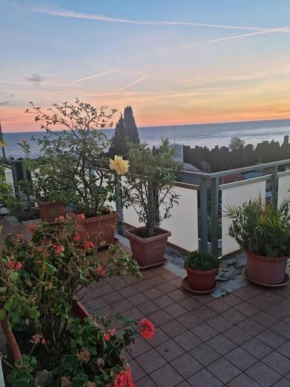 Attico: L'oasi di Nina tra terra, mare e cielo San Remo